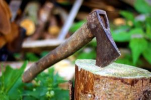 Fun things to do in Krakow - throwing an axe